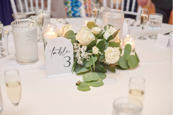 Beautifully styled guest table with lush florals and candlelight at The Oaks Grandview Venue, showcasing the elevated details of a micro wedding reception.