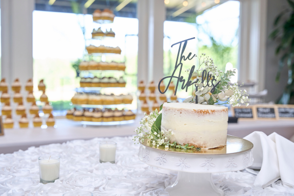 Single-tier wedding cake with floral accents displayed at an intimate micro wedding reception at The Oaks Grandview Venue, highlighting a refined, personal celebration.